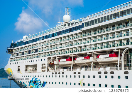 長崎港觀光船抵達（星際航行者號）松枝碼頭 [長崎市] 128679875