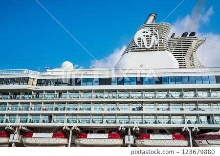 長崎港觀光船抵達（星際航行者號）松枝碼頭 [長崎市] 128679880