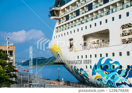 長崎港觀光船抵達（星際航行者號）松枝碼頭 [長崎市] 128679886