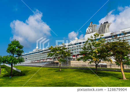 長崎港觀光船抵達（星際航行者號）松枝碼頭 [長崎市] 128679904