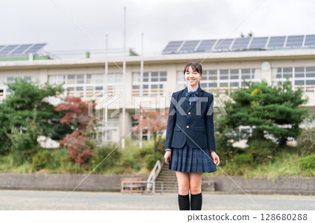 Junior high school students, high school students, female junior high school students, female high school students, and female high school students commuting to school, going to school, and going home from school 128680288