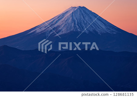 從健德山看到的黎明富士山 128681135