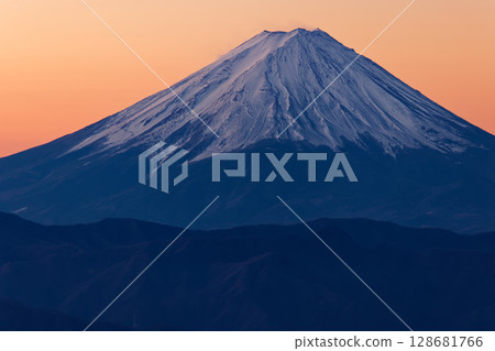 從健德山看到的黎明富士山 從健德山看到的黎明富士山 128681766