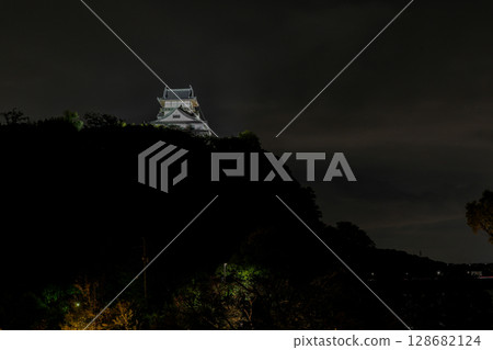 夜景中的國寶犬山城（攝於犬山有樂園英迪格酒店） 128682124