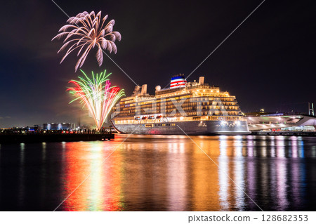 神奈川縣：橫濱象鼻公園的煙火和豪華遊輪 128682353