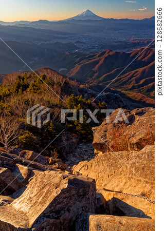 Mount Fuji in the early morning as seen from Mount Kentoku Mount Fuji in the early morning as seen from Mount Kentoku 128682666