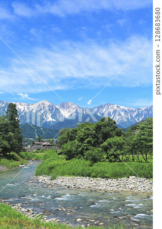 白馬之夏:大出吊橋與北阿爾卑斯山 白馬之夏:大出吊橋與北阿爾卑斯山 128683680