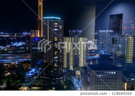 從神戶市政廳的觀景台欣賞神戶市的夜景 128684268