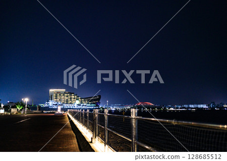 Beautiful night view of Kobe 128685512