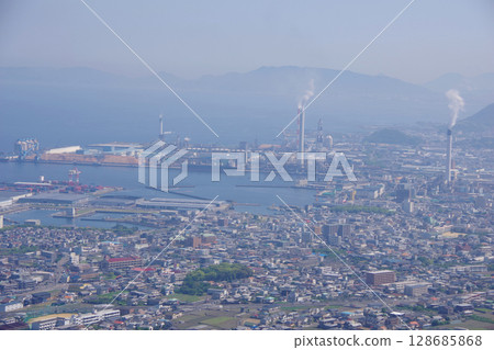 從愛媛縣四國中央市極貞展望台眺望川江和莊內半島 從愛媛縣四國中央市極貞展望台眺望川江和莊內半島 128685868