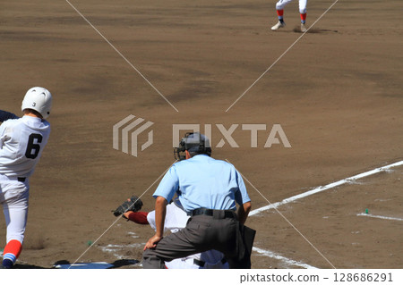 Regional qualifiers for the Koshien High School Baseball Tournament, batters, catchers, and umpires Regional qualifiers for the Koshien High School Baseball Tournament, batters, catchers, and umpires 128686291