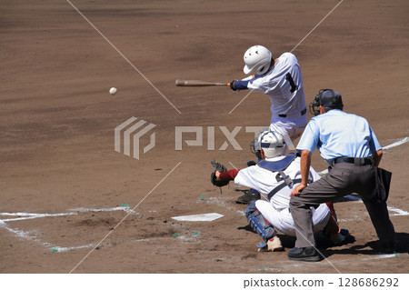 Regional qualifiers for the Koshien High School Baseball Tournament, batters, catchers, and umpires Regional qualifiers for the Koshien High School Baseball Tournament, batters, catchers, and umpires 128686292