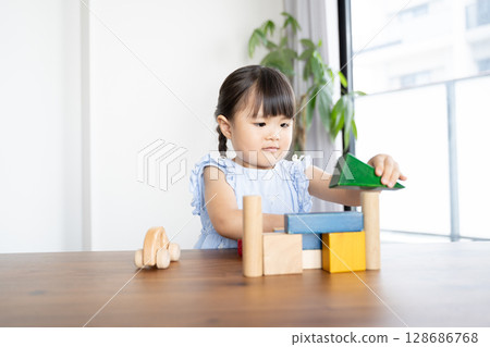 Educational scene of a young girl playing with building blocks 128686768