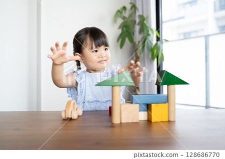 Educational scene of a young girl playing with building blocks 128686770