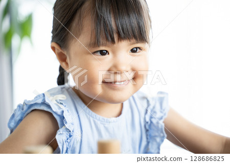 Educational scene of a young girl playing with building blocks Educational scene of a young girl playing with building blocks 128686825