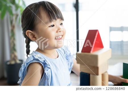 Educational scene of a young girl playing with building blocks 128686840