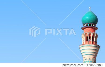 Horizontal banner with minaret of Friday Mosque against a blue sky backdrop, Ardabil, Iran. Topic of vacation, travel, trip abroad on vacation, cruises and tours. Copy space for text 128686989