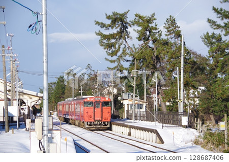 冰見線 雨晴站 木葉 40 128687406