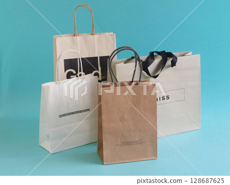 袋子 紙袋 購物袋 紙袋 袋子 紙袋 購物袋 紙袋 128687625