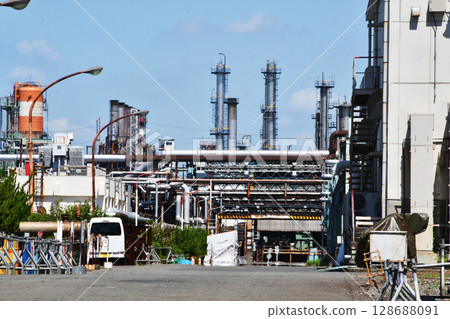 Inside the refinery_02 128688091