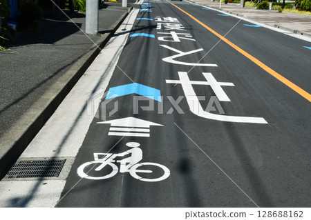 Bicycle lane_03 128688162