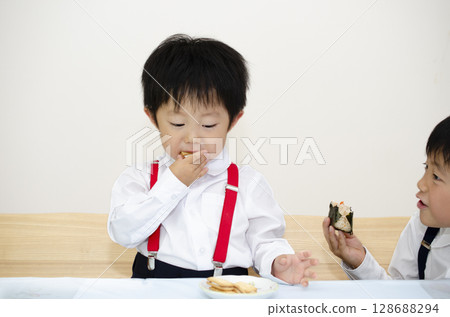 一個孩子 128688294