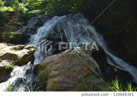Hiratanotaki Waterfall Hiratanotaki Waterfall 128688361