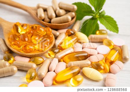 Fish oil vitamin with EPA and DHA,Alternative medicine herbal organic capsule with vitamin E omega 3. Fish oil vitamin with EPA and DHA,Alternative medicine herbal organic capsule with vitamin E omega 3. 128688568