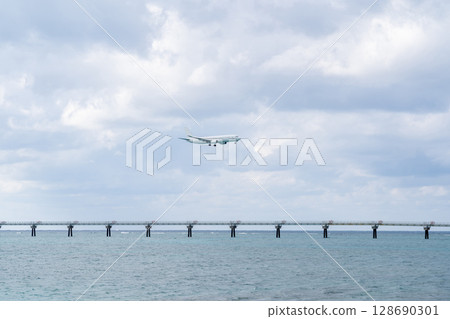 A collaboration between airplanes and the sea A collaboration between airplanes and the sea 128690301