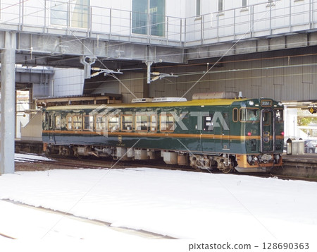 Himi Line Takaoka Station Kiha 40 Belmont 128690363
