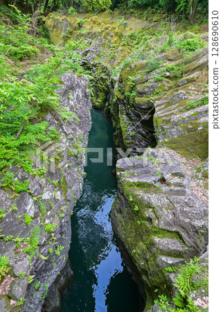 [Kyushu, Miyazaki] Takachiho Gorge was created by volcanic activity at Mount Aso. It is a beautiful gorge with eroded cliffs and Manai Falls. 128690610