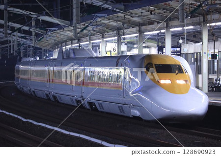 山陽新幹線海賊王包裝（蒙奇·D·路飛） 128690923