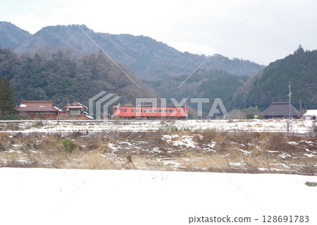 Yamaguchi Line, near Watarigawa, Kiha 40 Yamaguchi Line, near Watarigawa, Kiha 40 128691783