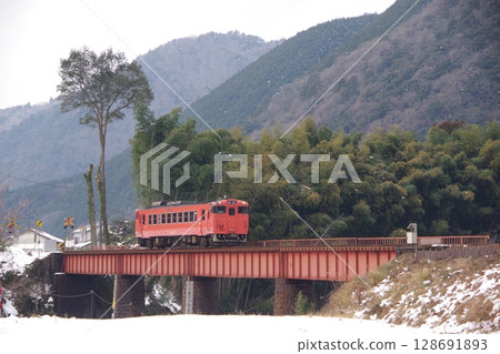 Yamaguchi Line, near Chomonkyo, Kiha 40 Yamaguchi Line, near Chomonkyo, Kiha 40 128691893