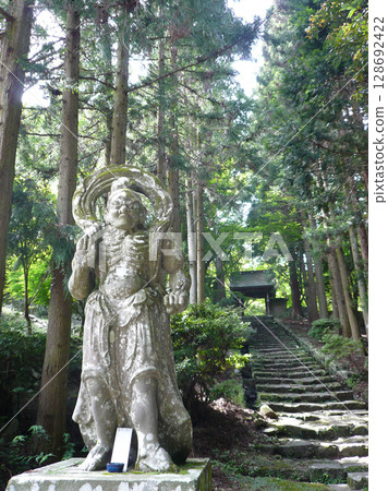 Nio statues at Ryogoji Temple on the Kunisaki Peninsula in Oita Prefecture 128692422