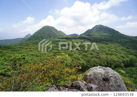 群馬縣榛名高原:從八瀨根山口攀登的根志山眺望相馬山和二岳,2025 年 5 月 28 日 群馬縣榛名高原:從八瀨根山口攀登的根志山眺望相馬山和二岳,2025 年 5 月 28 日 128693536