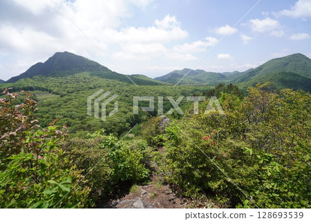 Haruna Highlands, Gunma Prefecture - Haruna Fuji and Somagatake from Mt. Neushiyama, climbing from Yaseone Pass, May 28, 2025 128693539