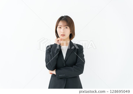 Business woman, young woman, worried 128695049