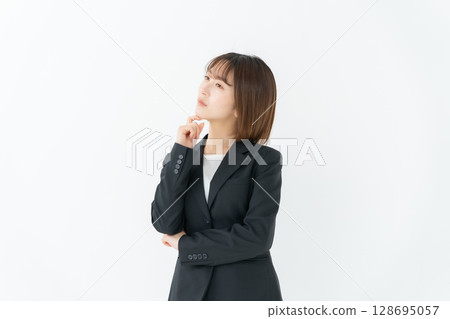 Business woman, young woman, worried 128695057