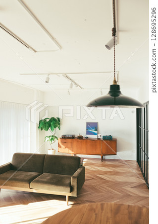 Renovated room 128695296