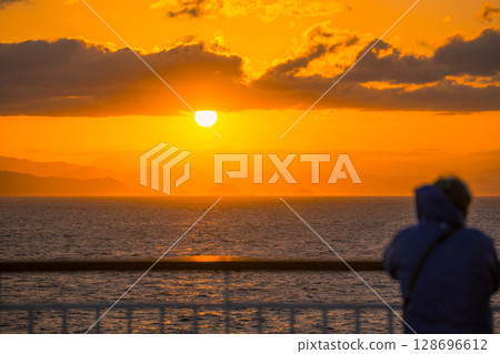 [Tokyo Kyushu Ferry bound for Mayu Shinmoji Port: Sunset off the coast of Uwajima] 128696612