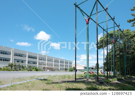 校園和遊樂場設備 校園和遊樂場設備 128697423