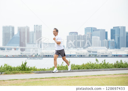 男人慢跑 128697433