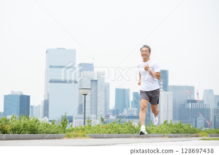 Men jogging 128697438