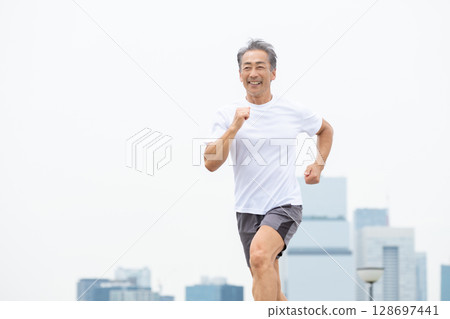 Men jogging 128697441