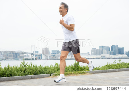 男人慢跑 128697444