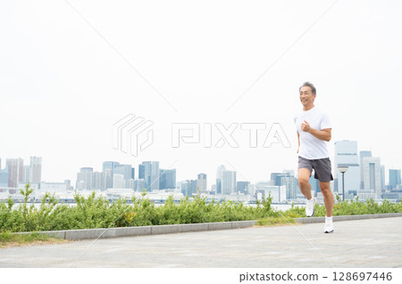 男人慢跑 128697446
