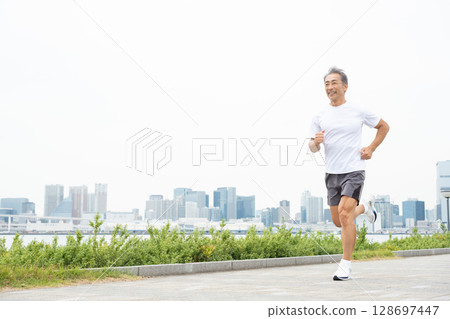 男人慢跑 128697447