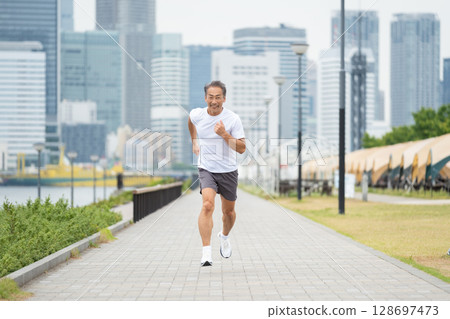 男人慢跑 128697473