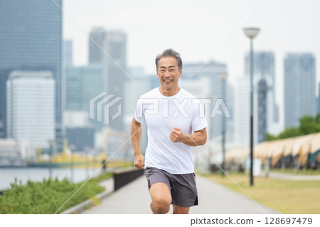 男人慢跑 128697479